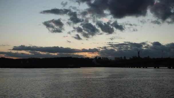 日落时从第聂伯河看基耶夫市 — 图库视频影像