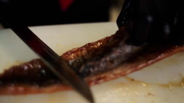 Μάγειρας Σεφ Κόβει Χέλι Σάλτσα Ουνάγκι Ιαπωνική Κουζίνα — Αρχείο Βίντεο