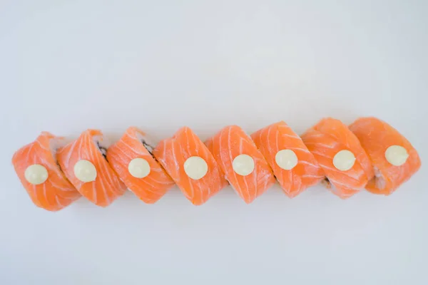 Eine Sushi Rolle Philadelphia Mit Lachs Auf Einem Teller Japanische — Stockfoto