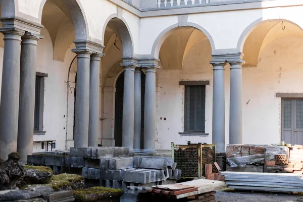 Båge Med Pelare Gammal Byggnad Italien Vacker Historisk Arkitektur — Stockfoto