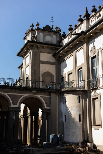 Hermoso Edificio Histórico Castillo Viejo Con Grandes Ventanales Italia —  Fotos de Stock