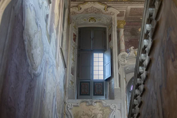 Старинная Винтажная Красивая Лестница Старинной Вилле Перилами — стоковое фото