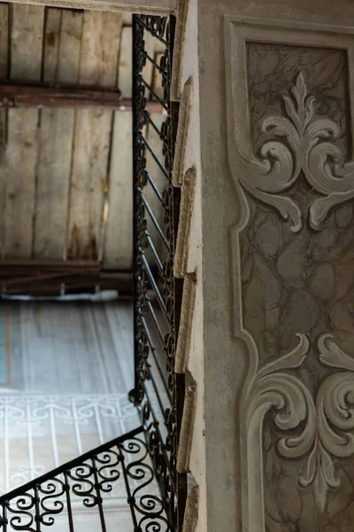 Régi Évjárat Gyönyörű Lépcső Egy Antik Villa Korláttal — Stock Fotó