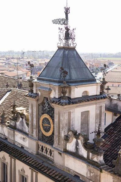 Una Hermosa Torre Del Reloj Del Castillo Casco Antiguo —  Fotos de Stock