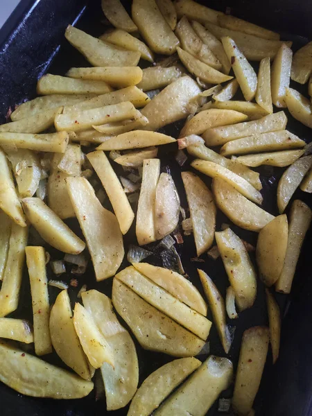 Baharatlı fırında patates.