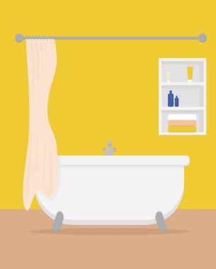 Musluğu, perdesi ve havluları ve kozmetikleri olan büyük beyaz bir küvet.