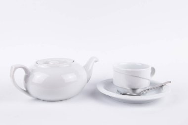 Kahve ya da çay için porselen bir çaydanlık ve çay fincanı.