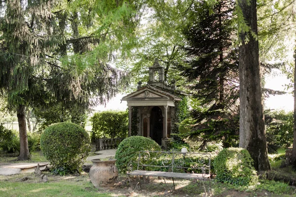 Красивая Аллея Парке Статуями Италии — стоковое фото
