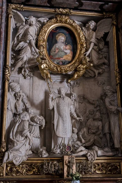 이탈리아 카톨릭 교회의 조각상들 — 스톡 사진