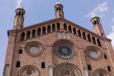 İtalya 'nın turistik bölgesinde antik İtalyan mimari katolik tapınak inşaatı
