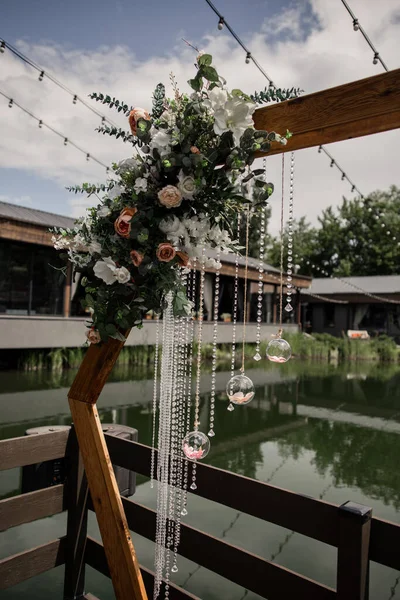 Wedding Arch Decor Crystals Flowers Park Water Close Holiday — Stock Photo, Image