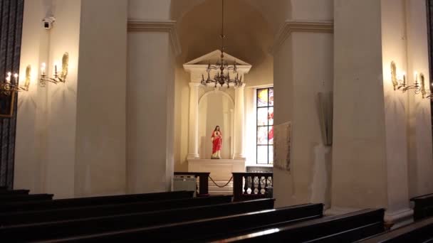 Jezus Standbeeld Katholieke Kerk Mooi Interieur — Stockvideo