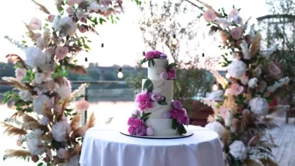 Large Three Tiered Cake Wedding Decor Delicious Beautiful — Stockvideo