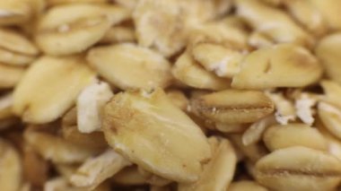 Yulaf ezmesi mısır gevreği. Arka planda yakın plan. Kahvaltı sağlıklı yemek.