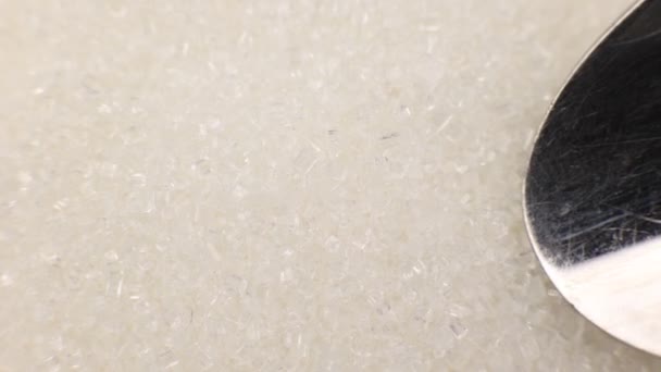 Çay Kaşığında Beyaz Kristal Şeker Yakın Çekim Makrosu — Stok video