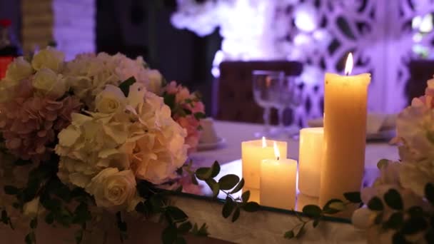 Candles Burn Wedding Table Restaurant — Αρχείο Βίντεο