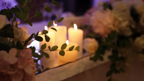 Candles Burn Wedding Table Restaurant — Video Stock
