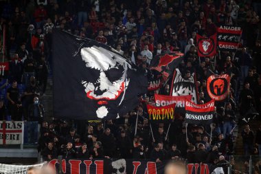 ROME, İtalya - 31.10.2021: MILAN YARDIMLARI CURVA SUD İtalyan Serisi sırasında Roma Olimpiyat Stadyumu 'nda AS ROMA - AC MILAN arasında oynanan futbol maçı.