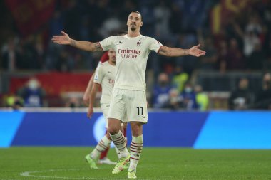 ROME, İtalya - 31.10.2021: IBRAHIMOVIC (MIL) İtalyan Serisi sırasında gol ve kutlama maçı Roma 'daki Olimpiyat stadyumunda ROMA - AC MILAN arasındaki maç.