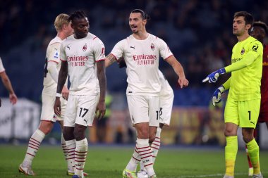 ROME, İtalya - 31.10.2021: IBRAHIMOVIC (MIL), LEAO (MIL) İtalyan Serisi A futbol karşılaşması sırasında Roma Olimpiyat Stadyumu 'nda AS ROMA - AC MILAN.