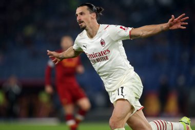 ROME, İtalya - 31.10.2021: IBRAHIMOVIC (MIL) İtalyan Serisi sırasında gol ve kutlama maçı Roma 'daki Olimpiyat stadyumunda ROMA - AC MILAN arasındaki maç.