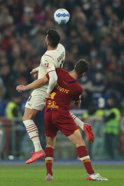 ROME, İtalya - 31.10.2021: Roma Olimpiyat Stadyumu 'ndaki AS ROMA-AC MILAN arasındaki İtalyan Serisi sırasında BRYAN CRISTANTE (AS ROMA) eylemde.