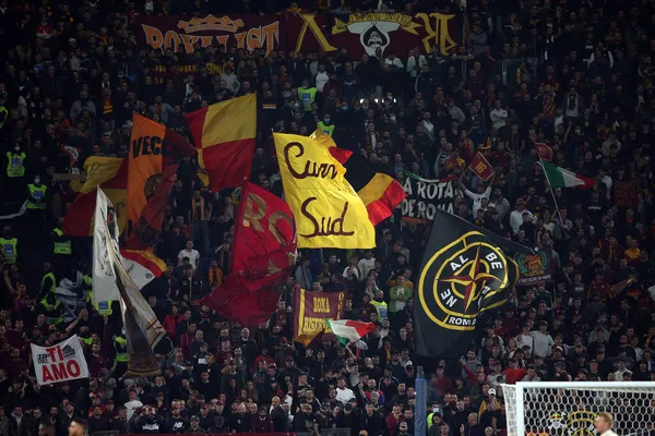 โรม ตาล 2021 Roma Flags Curva Sud Tribune ในการแข ตบอลซ — ภาพถ่ายสต็อก