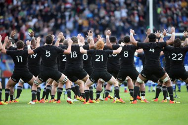 Roma, İtalya - 6 Kasım 2021: Roma 'daki Olimpiyat Stadyumu' nda oynanan İtalya ile BlackMatch arasındaki Sonbahar Uluslar Serisi 2021 Test Maçından Önce Tüm Siyahlar HAKA Dansı.