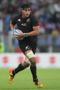 Roma, İtalya - 6 Kasım 2021: TUPOU VAA I (All), Roma 'daki Olimpiyat Stadyumu' nda oynanan İtalya ile BlackMatch arasındaki 2021 Sonbahar Uluslar Serisi Test Maçı sırasında eylem halindedir..