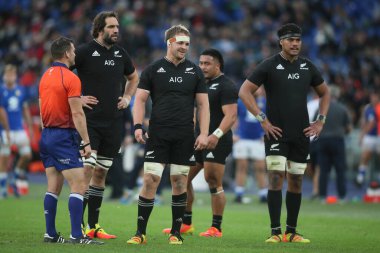 Roma, İtalya - 6 Kasım 2021: SAMUEL whITELOCK (All), aynı Cane (all), TUPOU VAA I (all), Autumn Nations Series 2021 Test Maçı sırasında Roma Olimpiyat Stadyumu 'ndaki Olimpiyat Oyunları arasında oynanan karşılaşma..