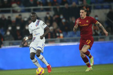 ROME, İtalya - 22.12.2021: COLLEY (SAMP), NICOLO ZANIOLO (AS ROMA) İtalyan Serisi sırasında Roma 'daki Olimpiyat Stadyumu' nda AS ROMA - UC SAMPDORIA