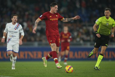 ROME, İtalya - 22.12.2021: NICOLO ZANIOLO (AS ROMA) İtalyan Serisi sırasında Roma 'daki Olimpiyat stadyumunda AS ROMA - UC SAMPDORIA futbol karşılaşması