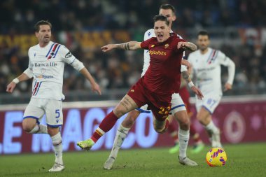ROME, İtalya - 22.12.2021: NICOLO ZANIOLO (AS ROMA), ASKILDSEN (SAMP) İtalyan Serisi sırasında Roma 'daki Olimpiyat stadyumunda AS ROMA - UC SAMPDORIA arasında oynanan futbol karşılaşması