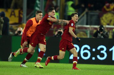 ROME, İtalya - 22.12.2021: ELDOR SHOMURODOV (as ROMA), Roma 'daki Olimpiyat Stadyumu' nda ROMA - UC SAMPDORIA arasındaki bir futbol karşılaşması sırasında gol ve kutlamaları kaydetti.