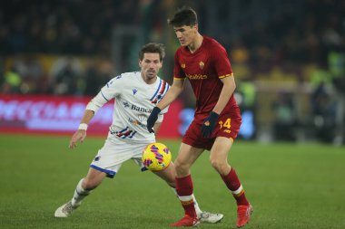ROME, İtalya - 22.12.2021: ELDOR SHOMURODOV (AS ROMA) İtalyan Serisi sırasında Roma 'daki Olimpiyat stadyumunda AS ROMA - UC SAMPDORIA futbol karşılaşması