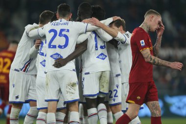 ROME, İtalya - 22.12.2021: GABBIADINI (SAMP) İtalyan Serisi sırasında gol ve CELBRES 'i yakaladı Roma' daki Olimpiyat stadyumunda ROMA - UC SMPDORIA arasındaki futbol maçı