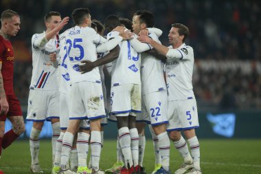ROME, İtalya - 22.12.2021: GABBIADINI (SAMP) İtalyan Serisi sırasında gol ve CELBRES 'i yakaladı Roma' daki Olimpiyat stadyumunda ROMA - UC SMPDORIA arasındaki futbol maçı