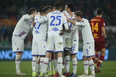 ROME, İtalya - 22.12.2021: GABBIADINI (SAMP) İtalyan Serisi sırasında gol ve CELBRES 'i yakaladı Roma' daki Olimpiyat stadyumunda ROMA - UC SMPDORIA arasındaki futbol maçı