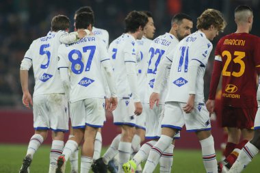 ROME, İtalya - 22.12.2021: GABBIADINI (SAMP) İtalyan Serisi sırasında gol ve CELBRES 'i yakaladı Roma' daki Olimpiyat stadyumunda ROMA - UC SMPDORIA arasındaki futbol maçı