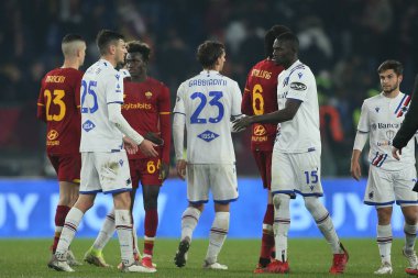 ROME, İtalya - 22.12.2021: GABBIADINI (SAMP), İtalya Serisi 'nin sonunda ColleY (SAMP) AS ROMA VS UC SMPDORIA ile Roma Olimpiyat Stadyumu' nda oynanan futbol maçı