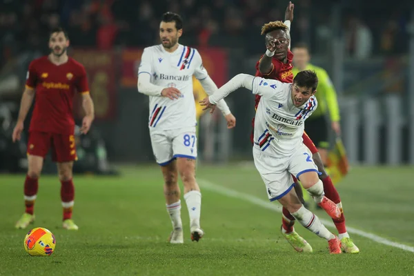 ROME, İtalya - 22.12.2021: BERESZYNSKI (SAMP), TAMMY ABRAHAM (AS ROMA) İtalyan Serisi sırasında Roma 'daki Olimpiyat Stadyumu' nda AS ROMA - UC SAMPDORIA