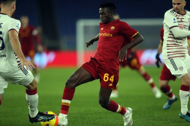 ROME, İtalya - 06.01.2022: İtalyan Serisi sırasında FELIX AFENA Roma Olimpiyat Stadyumu 'nda SS AS ROMA CAGLIARI arasında oynanan futbol maçı