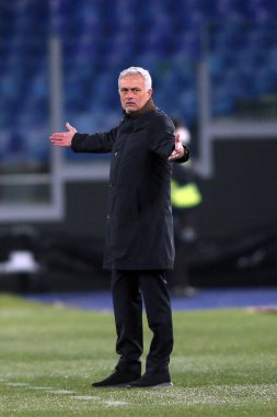 ROME, İtalya - 06.01.2022: JOSE MOURINHO (ROMA Koçu) İtalyan Serisi sırasında, Roma Olimpiyat Stadyumu 'nda SS AS ROMA - S CAGLIARI arasında oynanan bir futbol maçı