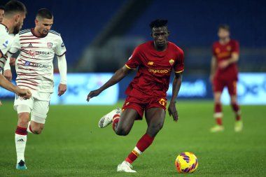 ROME, İtalya - 06.01.2022: İtalyan Serisi sırasında FELIX AFENA Roma Olimpiyat Stadyumu 'nda SS AS ROMA CAGLIARI arasında oynanan futbol maçı