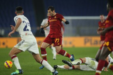 ROME, İtalya - 06.01.2022: MKHITARYAN (AS ROMA) İtalyan Serisi sırasında Roma 'daki Olimpiyat stadyumunda SS AS ROMA - CAGLIARI arasında oynanan futbol maçı
