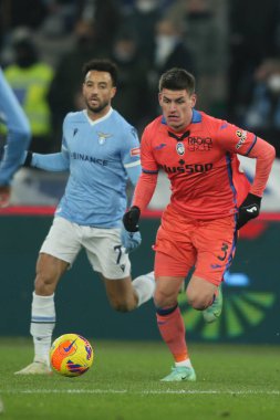 ROME, İtalya - 22.01.2022: MAELHe (ATA). FELIPE ANDERSON (LAZIO) İtalyan Serisi sırasında Roma 'daki Olimpiyat Stadyumu' nda SS LAZIO-S ATALANTA arasında oynanan futbol maçı sırasında