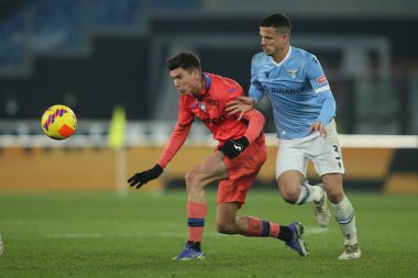 ROME, İtalya - 22.01.2022: PESSINA (ATA), LUIZ FELIPE (LAZIO) İtalyan Serisi A futbol karşılaşmasında SS LAZIO ATALANTA 'ya karşı Roma Olimpiyat Stadyumu' nda oynanan karşılaşma