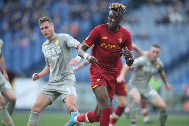 ROME, İtalya - 05.02.2022: TAMMY ABRAHAM (AS ROMA) İtalyan Serisi sırasında Roma 'daki Olimpiyat stadyumunda AS ROMA - GENOA FC arasında oynanan futbol maçı