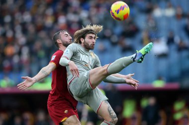 ROME, İtalya - 05.02.2022: BRYAN CRISTANTE (AS ROMA), PORTANOVA (GEN) İtalyan Serisi sırasında Roma 'daki Olimpiyat stadyumunda AS ROMA GENOA FC' a karşı