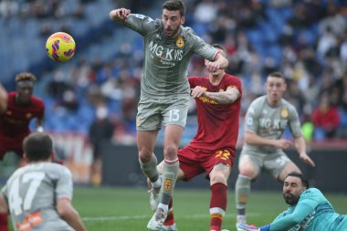 ROME, İtalya - 05.02.2022: BANI (GEN), SIRIGU (GEN), NICOLO ZANIOLO (AS ROMA) İtalyan Serisi A futbol karşılaşmasında AS ROMA GENOA FC ile Roma Olimpiyat Stadyumu 'nda oynanan karşılaşmada